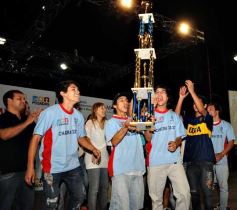 Foto de la galería: Juventud entrega premios y presenta a Los Miranda