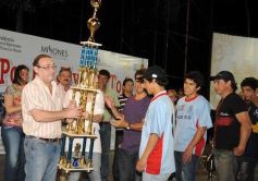 Foto de la galería: Juventud entrega premios y presenta a Los Miranda