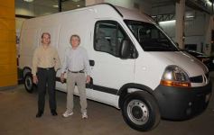 Sixto Fotografías. Sociedad. Servando Menor S.A. - Presentación de modelos utilitarios