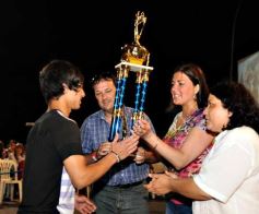 Sixto Fotografías. Sociedad. Anfiteatro Manuel A. Ramírez - Juventud entrega premios y presenta a Los Miranda