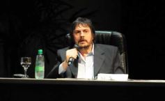 Foto de la galería: Conferencia de Felipe Pigna: Teatro Lírico