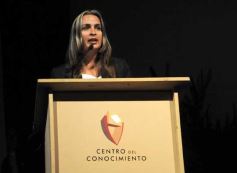 Foto de la galería: Conferencia de Felipe Pigna: Teatro Lírico