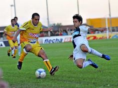 Sixto Fotografías. Deportes. B Nacional - Crucero del Norte 0-Rosario Central 1