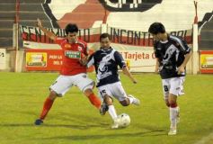 Foto de la galería: Guaraní 1-Brown 1, Clasificó Brown por penales.-
