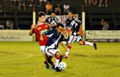 Foto de la galería: Guaraní 1-Brown 1, Clasificó Brown por penales.-