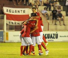 Foto de la galería: Guaraní 1-Brown 1, Clasificó Brown por penales.-
