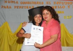 Foto de la galería: Acto de cierre de ciclo lectivo 2012 en el CEP 53 del barrio Yacyretá