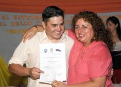 Foto de la galería: Acto de cierre de ciclo lectivo 2012 en el CEP 53 del barrio Yacyretá