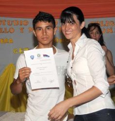 Foto de la galería: Acto de cierre de ciclo lectivo 2012 en el CEP 53 del barrio Yacyretá