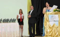 Foto de la galería: Cena y entregas de distinciones a trabajadores destacados