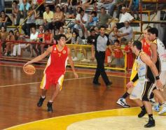 Sixto Fotografías. Deportes. Torneo Federal - Tokio 78 - Talleres de Tucumán 77. Final con incidentes!!!