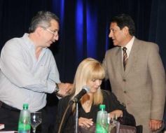 Sixto Fotografías. Sociedad. Centro del Conocimiento - Entregas de Licencias a FM de Municipios de Misiones