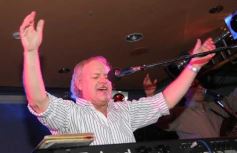 Sixto Fotografías. Sociedad. Recitales - César "Banana" Pueyrredón en el Casino Club