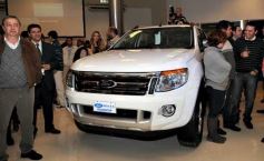 Sixto Fotografías. Sociedad. Presentación - Nuevo Ford Ranger en Selva S.A. de Posadas