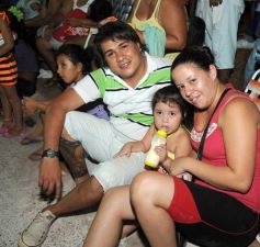 Foto de la galería: Desfile de comparsas en el barrio Miguel Lanús