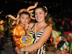 Foto de la galería: Desfile de comparsas en el barrio Miguel Lanús