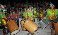 Foto de la galería: Desfile de comparsas en el barrio Miguel Lanús