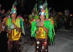 Foto de la galería: Desfile de comparsas en el barrio Miguel Lanús