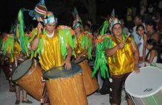 Foto de la galería: Desfile de comparsas en el barrio Miguel Lanús