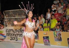 Foto de la galería: Desfile de comparsas en el barrio Miguel Lanús