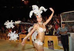 Foto de la galería: Desfile de comparsas en el barrio Miguel Lanús