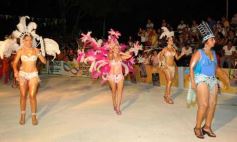 Foto de la galería: Desfile de comparsas en el barrio Miguel Lanús