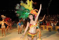 Foto de la galería: Desfile de comparsas en el barrio Miguel Lanús