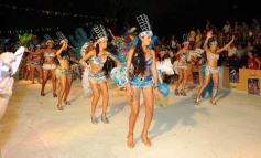 Foto de la galería: Desfile de comparsas en el barrio Miguel Lanús