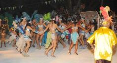 Foto de la galería: Desfile de comparsas en el barrio Miguel Lanús