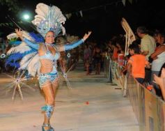 Foto de la galería: Desfile de comparsas en el barrio Miguel Lanús