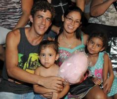 Foto de la galería: Desfile de comparsas en el barrio Miguel Lanús