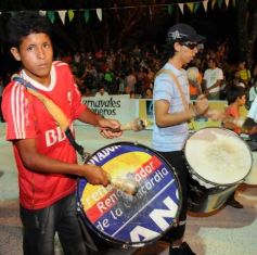 Foto de la galería: Desfile de comparsas en el barrio Miguel Lanús