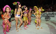 Foto de la galería: Desfile de comparsas en el barrio Miguel Lanús