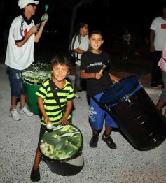 Foto de la galería: Desfile de comparsas en el barrio Miguel Lanús