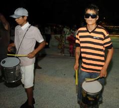 Foto de la galería: Desfile de comparsas en el barrio Miguel Lanús