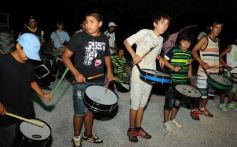 Foto de la galería: Desfile de comparsas en el barrio Miguel Lanús
