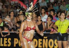 Foto de la galería: Desfile de comparsas en el barrio Miguel Lanús