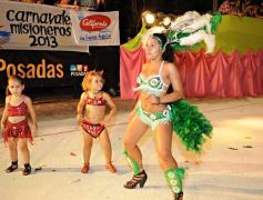 Foto de la galería: Desfile de comparsas en el barrio Miguel Lanús