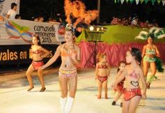 Foto de la galería: Desfile de comparsas en el barrio Miguel Lanús