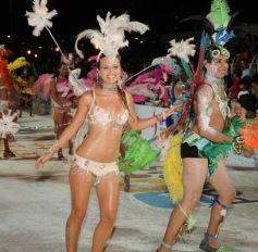 Foto de la galería: Primera noche de los Carnavales Misioneros en el cuarto tramo de la costanera