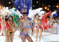 Foto de la galería: Primera noche de los Carnavales Misioneros en el cuarto tramo de la costanera