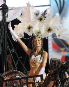 Foto de la galería: Primera noche de los Carnavales Misioneros en el cuarto tramo de la costanera