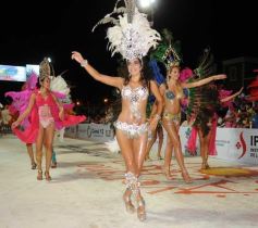 Foto de la galería: Segunda noche de los carnavales misioneros en el cuarto tramo de la costanera
