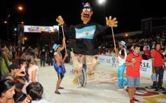 Foto de la galería: Segunda noche de los carnavales misioneros en el cuarto tramo de la costanera