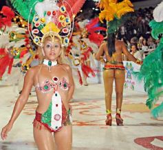 Foto de la galería: Segunda noche de los carnavales misioneros en el cuarto tramo de la costanera