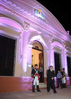 Foto de la galería: Festejo popular por el 130 aniversario de la Casa de Gobierno