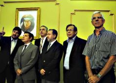 Foto de la galería: Festejo popular por el 130 aniversario de la Casa de Gobierno