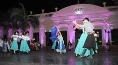 Foto de la galería: Festejo popular por el 130 aniversario de la Casa de Gobierno