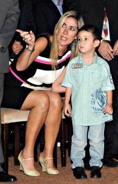 Foto de la galería: Festejo popular por el 130 aniversario de la Casa de Gobierno