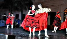 Foto de la galería: Festejo popular por el 130 aniversario de la Casa de Gobierno